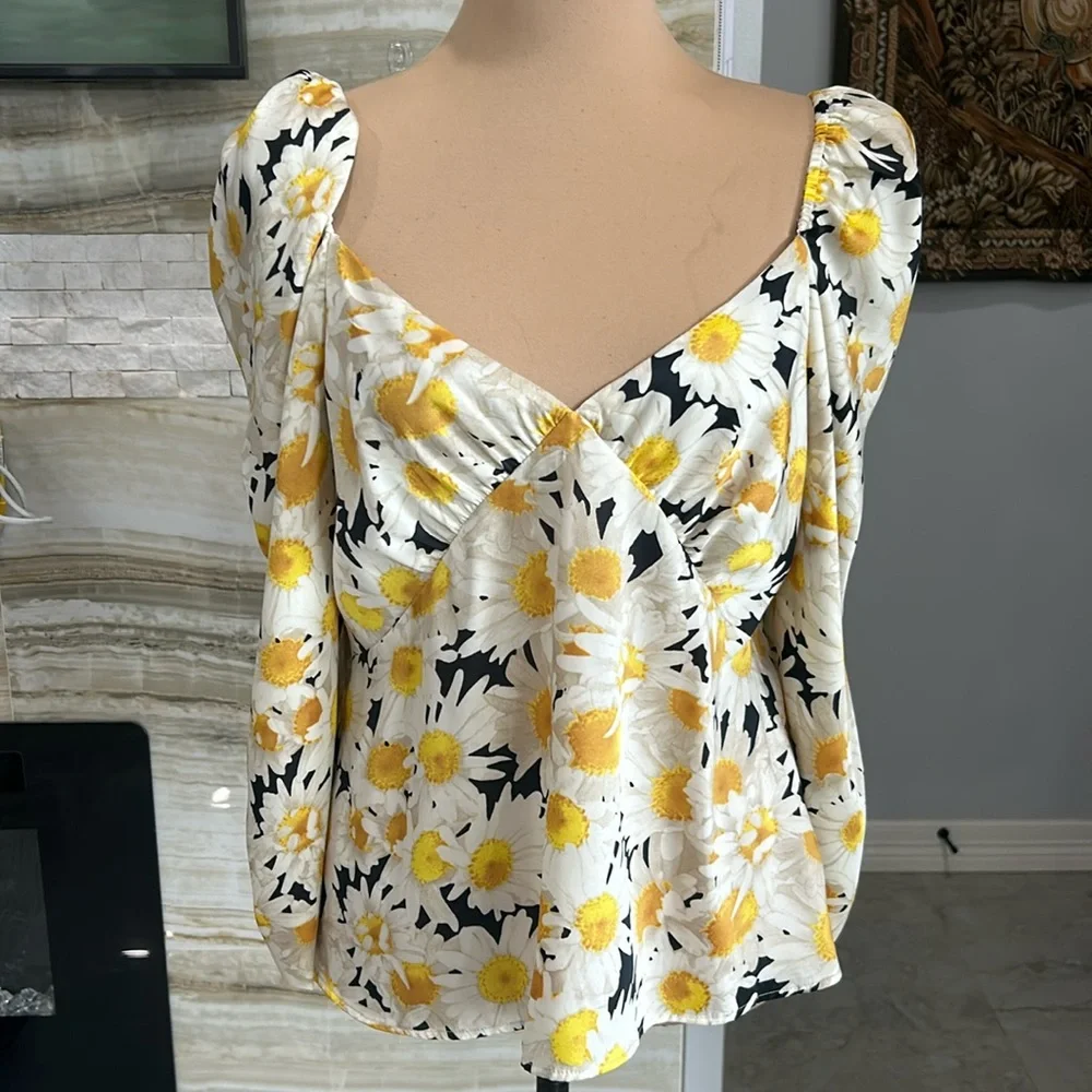 Zara Sunflower Puff Sleeve Top.‎ Size L (274)